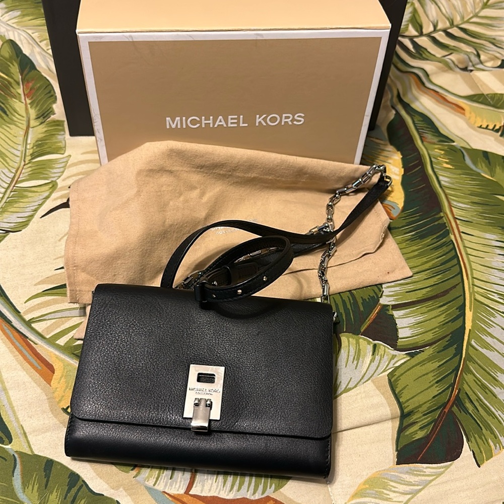 Lovely used twice crossbody can be converted to a clutch Michael Kors purse